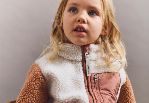 Trendy moda dziecięca 2026: Skandynawski minimalizm LIEWOOD