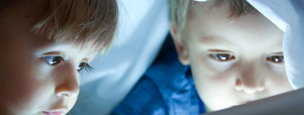 Telewizja, telefon, tablet. Od jakiego wieku i ile czasu dziennie?