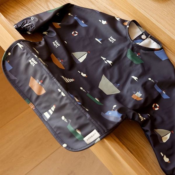 LIEWOOD śliniak z rękawami Merle Sailing / Classic navy