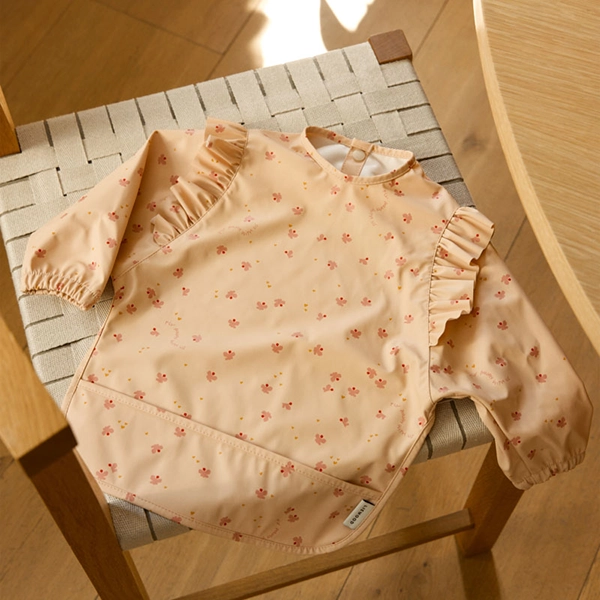 LIEWOOD śliniak z rękawami Merle Ruffle Mini Butterfly / Apple blossom